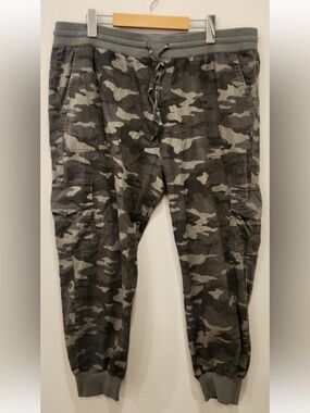 GAP Camo Cargo Joggers Men’s Size XL